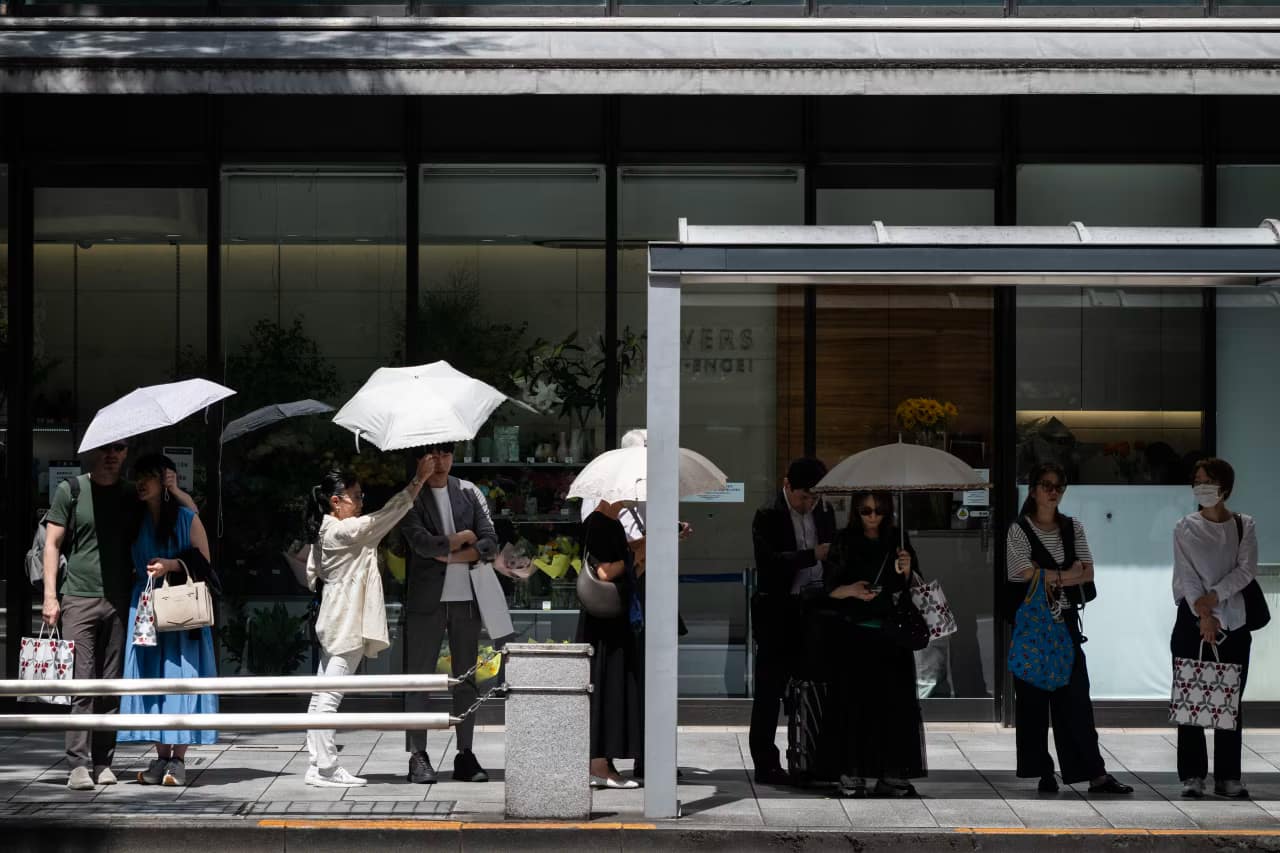 Japan Rate-Hike Hopes Intact Despite Growth Miss
