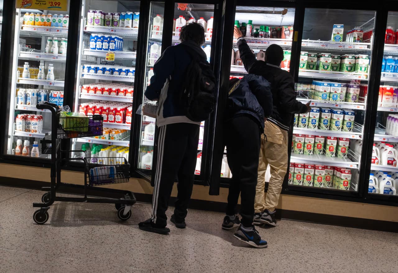 Iran War Keeps Fed’s Inflation Gauge Above Inflation Target