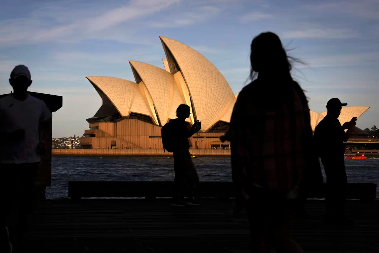 Australia’s Central Bank Raises Rates for Third Straight Meeting