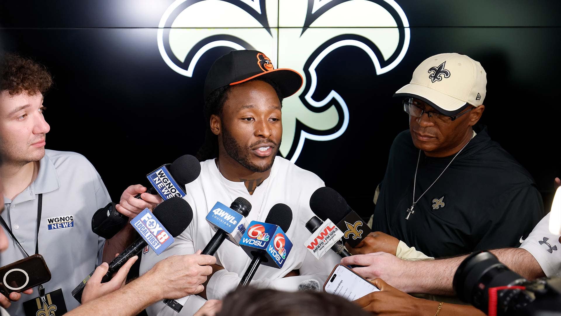 Alvin Kamara Attends Saints OTAs Amid Backfield Restructuring and Trade Interest