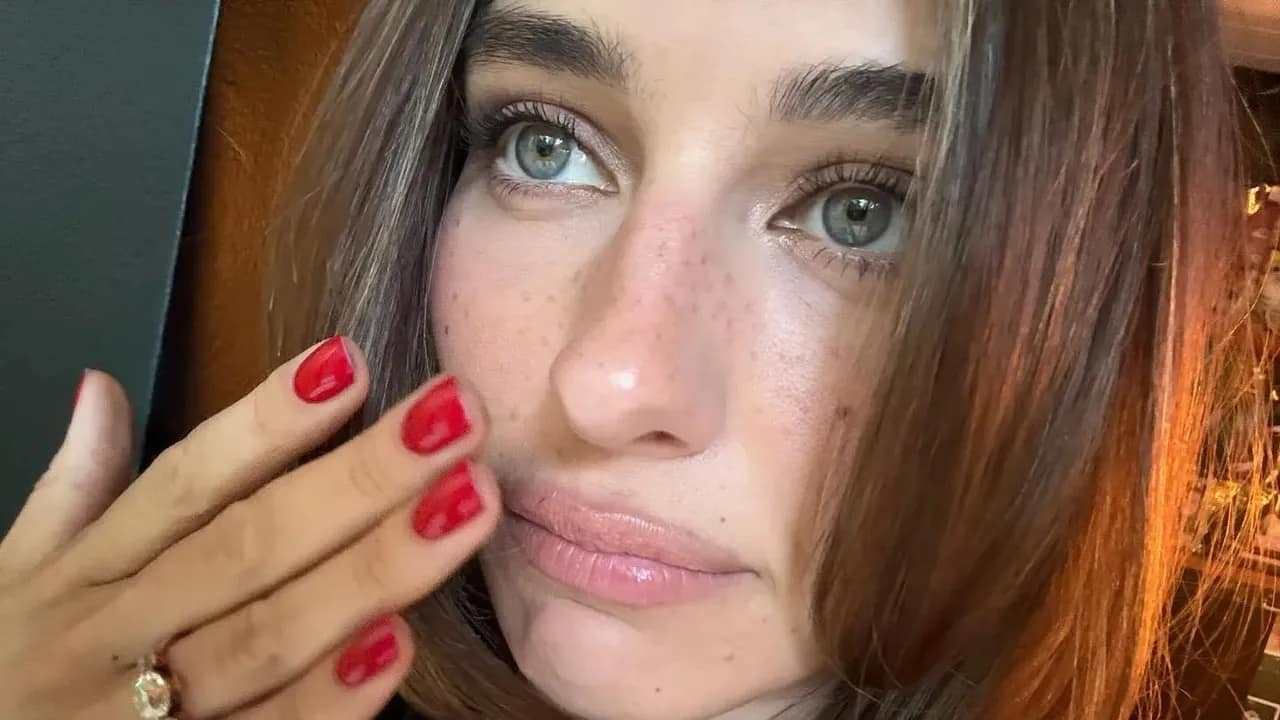 How to Buy an Antique Engagement Ring, Like Devon Lee Carlson and Taylor Swift