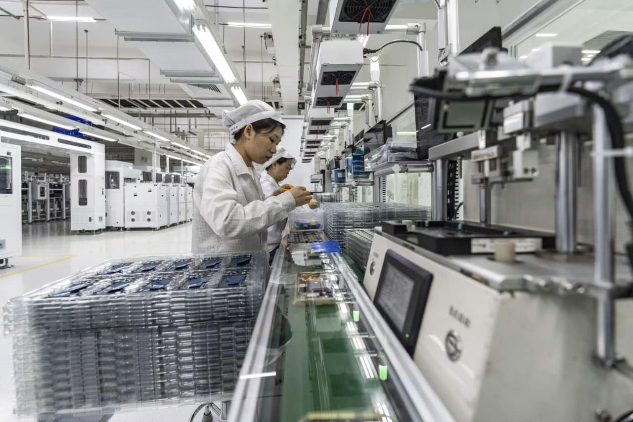 China Factory-Gate Prices Rise for Second Straight Month
