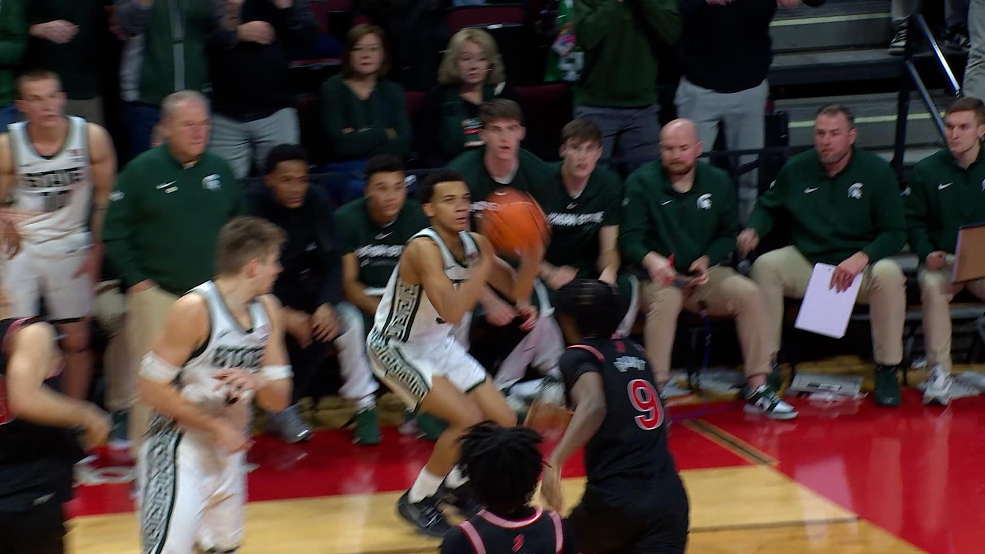 Michigan State’s Divine Ugochukwu drains CLUTCH 3-pointer to help send game to OT against Rutgers